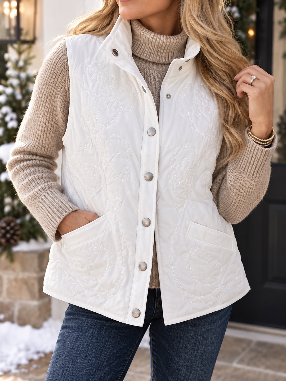 Mountain Lake Petite White Embroidered Quilted Vest Large Petite NWT